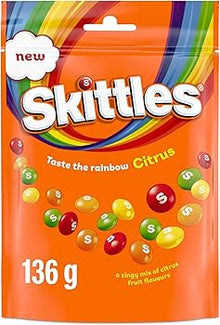 Skittles Rainbow Citrus Kaudragees mit knuspriger Zuckerhülle und Fruchtsaftkonzentrat – Detailansicht