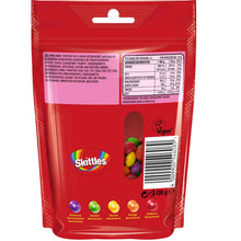 Skittles Fruits 136g Kaudragees mit knuspriger Zuckerhülle – Detailansicht